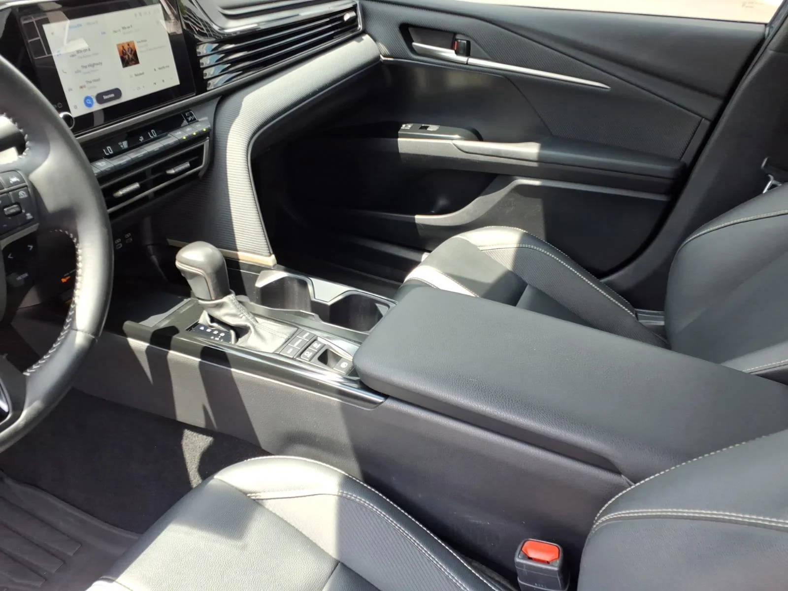 Used 2025 Ocean Gem Toyota SE image 21