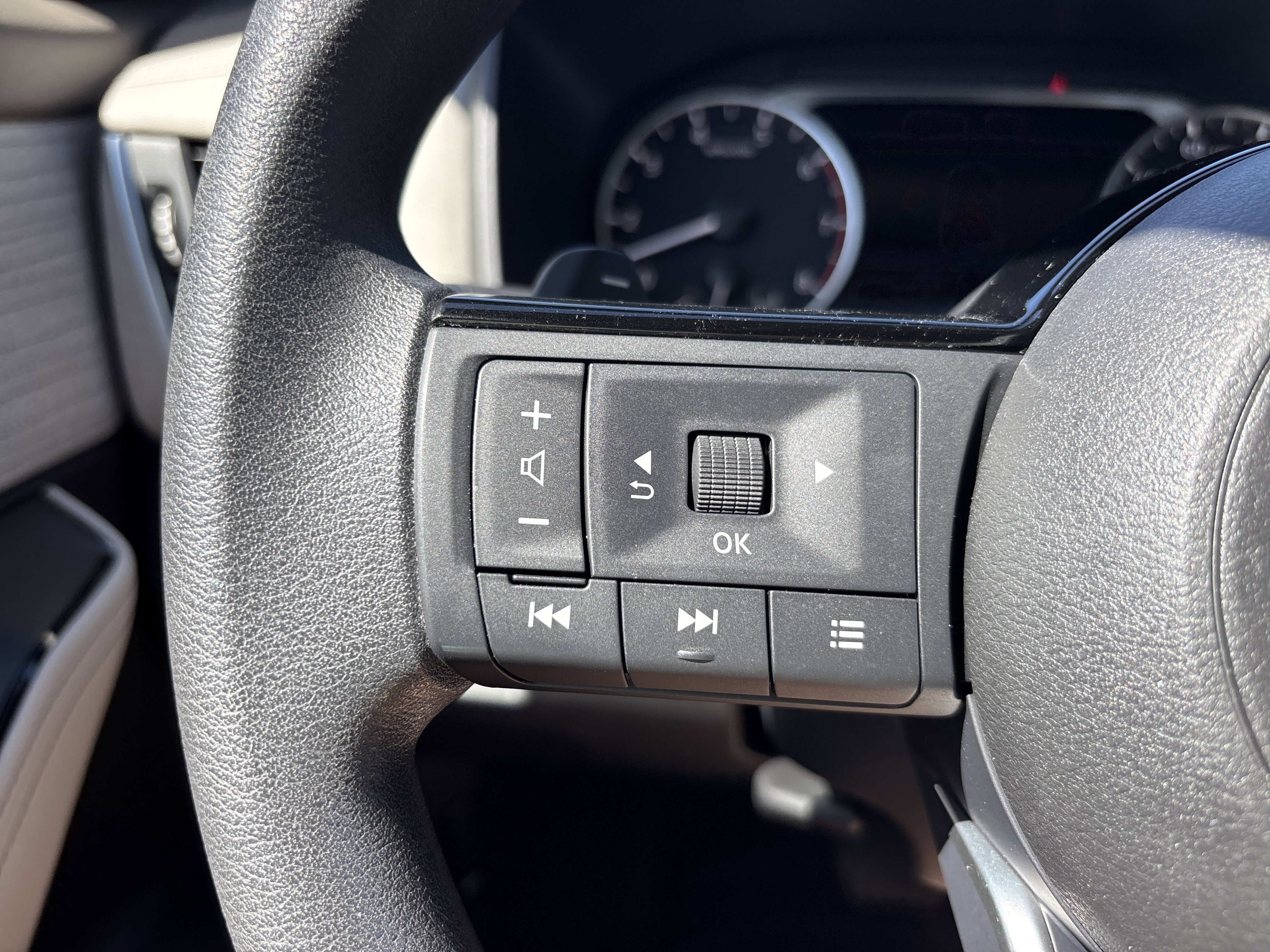 Used 2023 Scarlet Ember Tintcoat Nissan SV AWD image 23