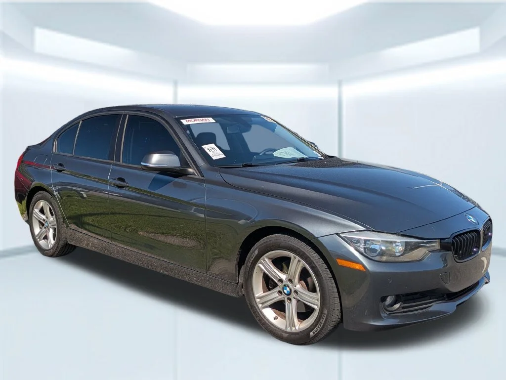 Used 2015 Gray BMW 320i image 3