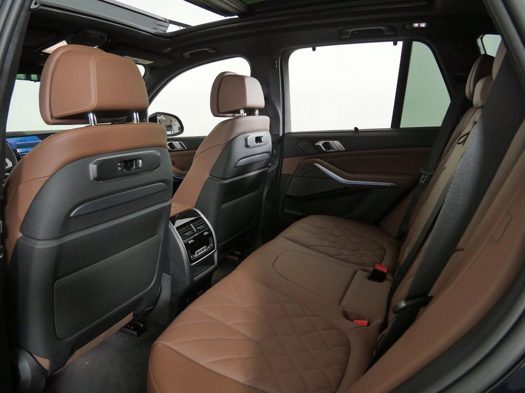 New 2026 Carbon Black Metallic BMW xDrive50e image 32