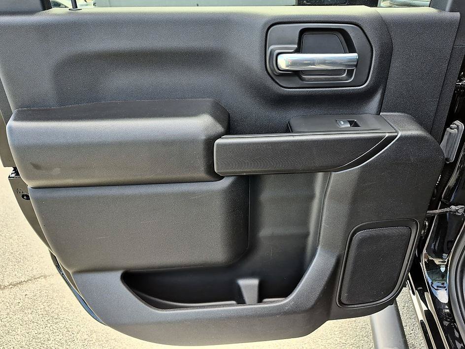 Used 2025 Black Chevrolet Custom image 26