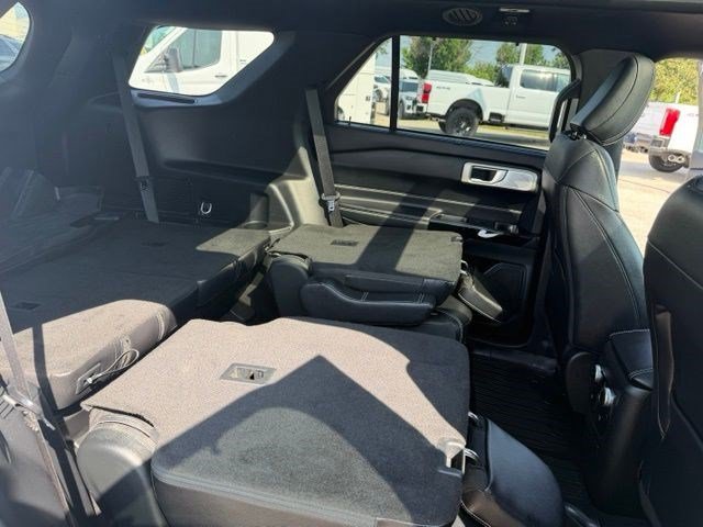 Used 2023 White Metallic Ford ST image 35