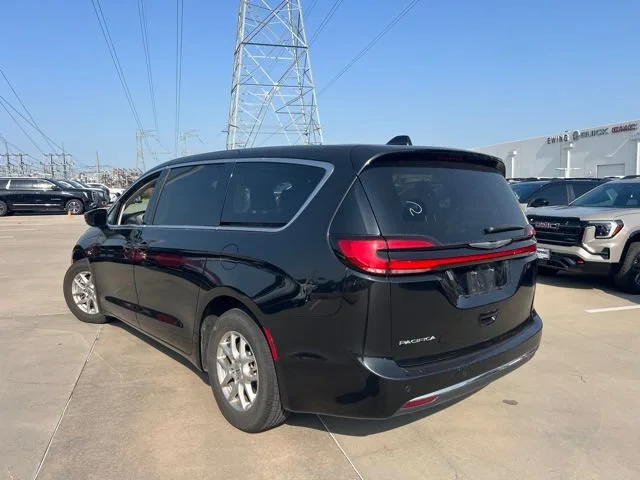 Used 2023 Black Chrysler Touring L image 3