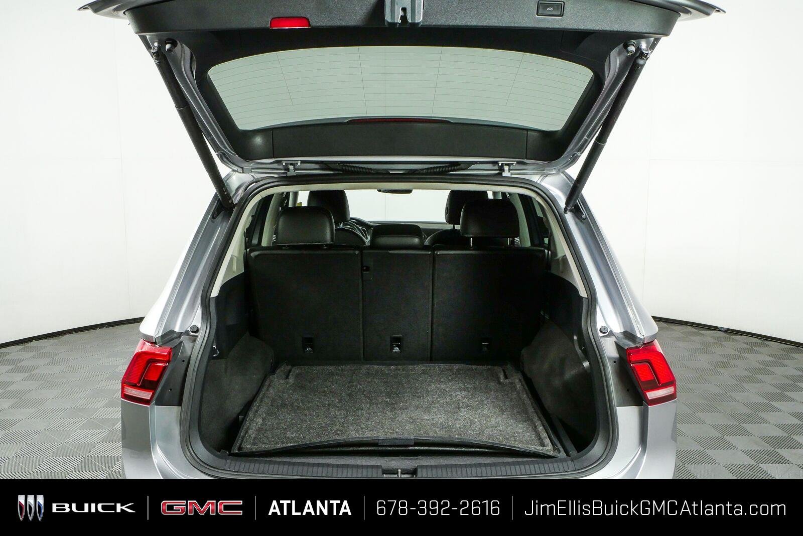Used 2024 Pyrite Silver Metallic Volkswagen SE image 29