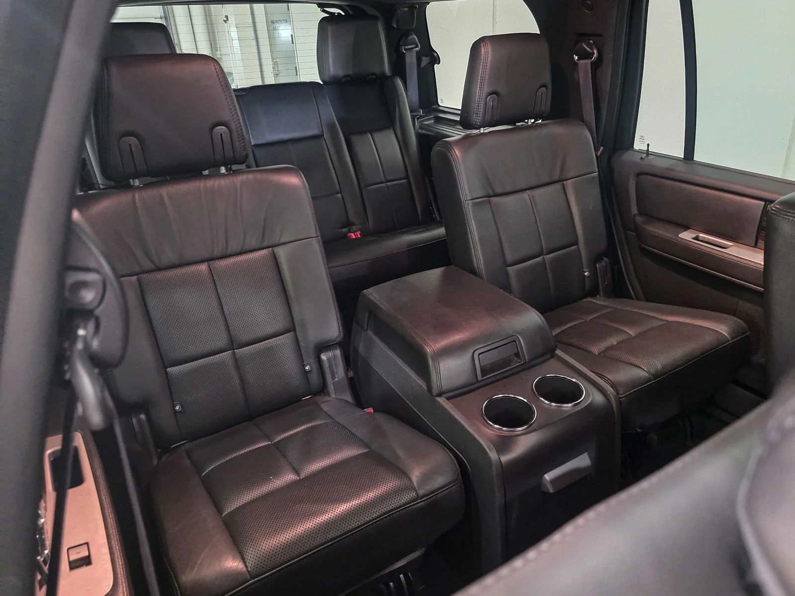 Used 2010 Tuxedo Black Metallic Lincoln Base image 22