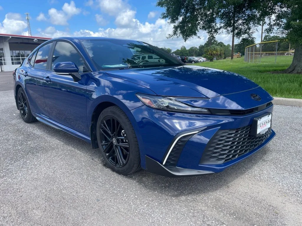 2025 Toyota Camry SE - Photo 6