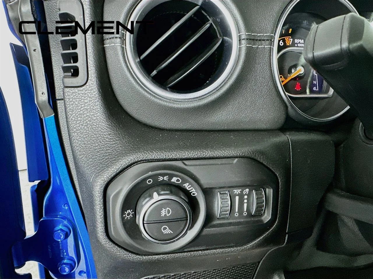 Used 2021 Hydro Blue Pearlcoat Jeep Overland image 8