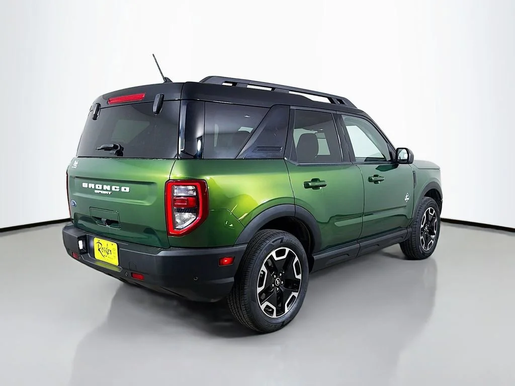 Used 2023 Eruption Green Ford Outer Banks image 6