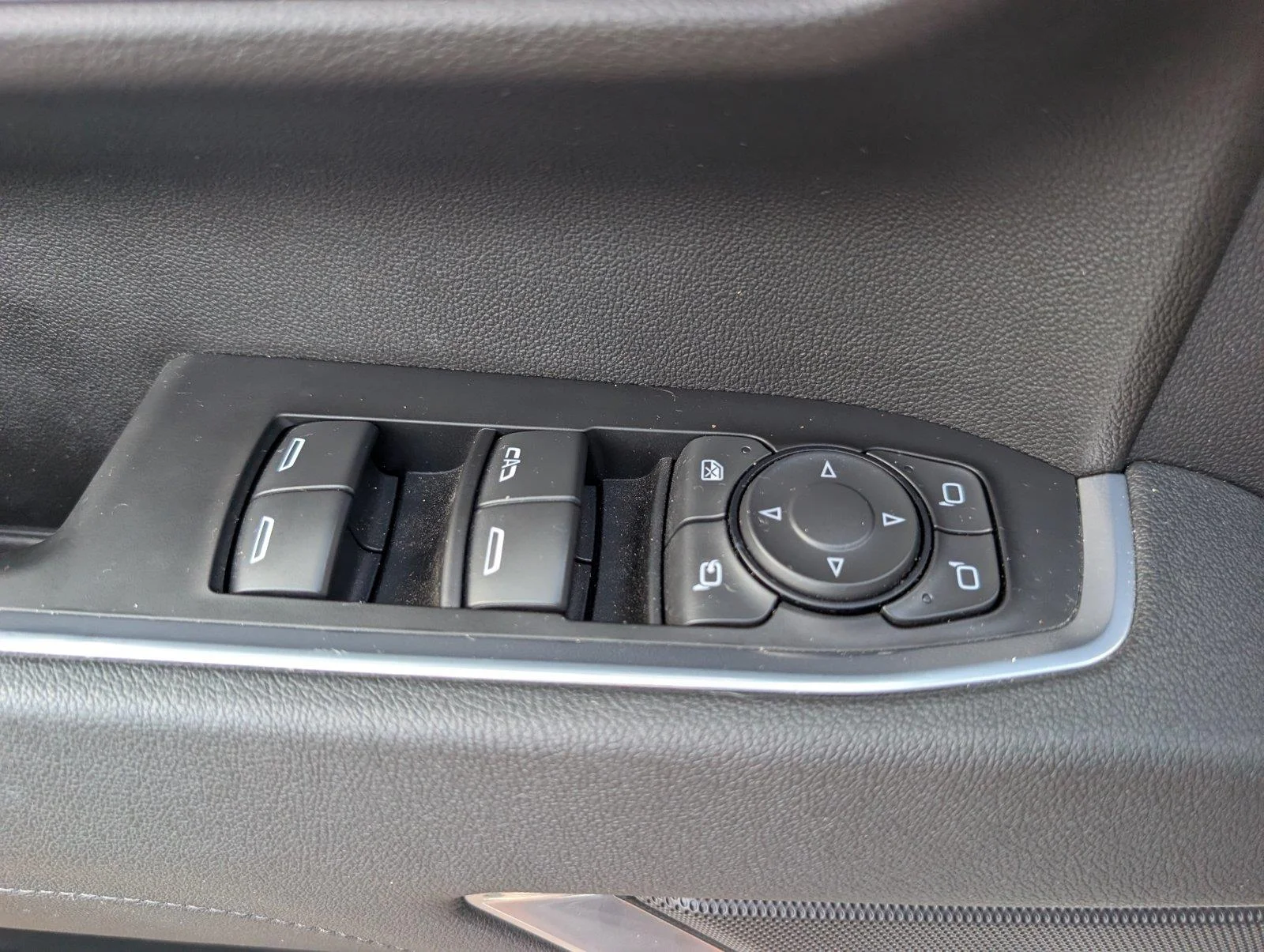 Used 2026 Summit White Chevrolet LT image 29