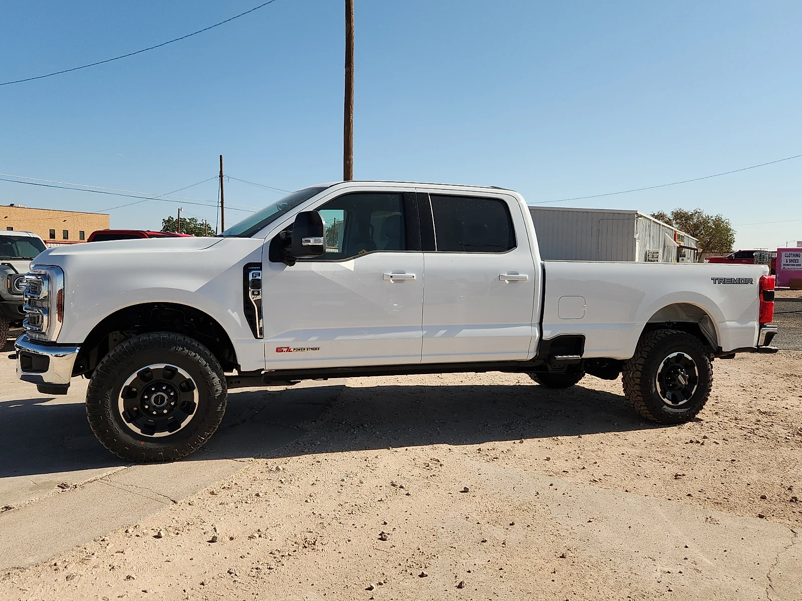 New 2027 Oxford White Ford Lariat image 4