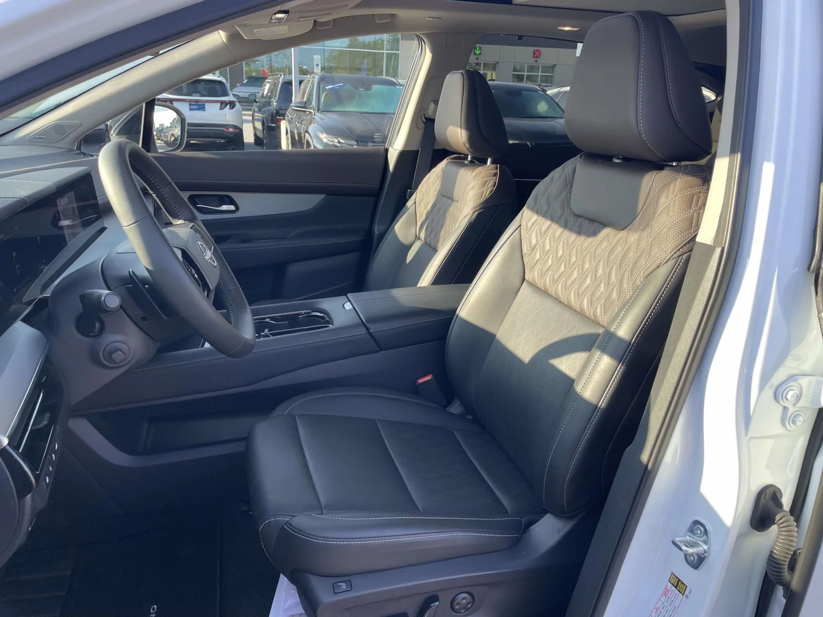 Used 2025 Everest White Pearl Tricoat Nissan Platinum image 8