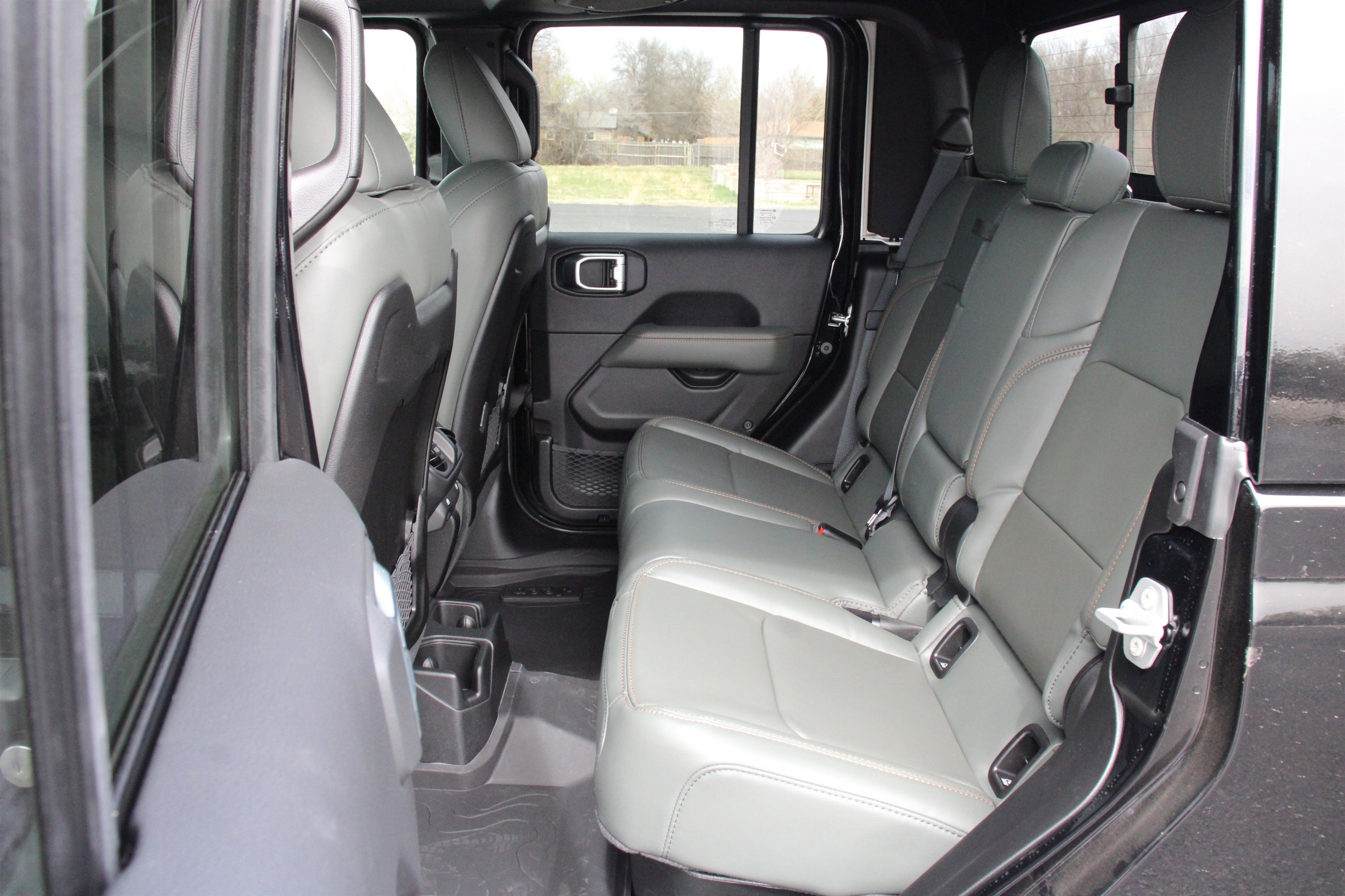 New 2026 Black Clear-Coat Exterior Paint Jeep Mojave X image 24