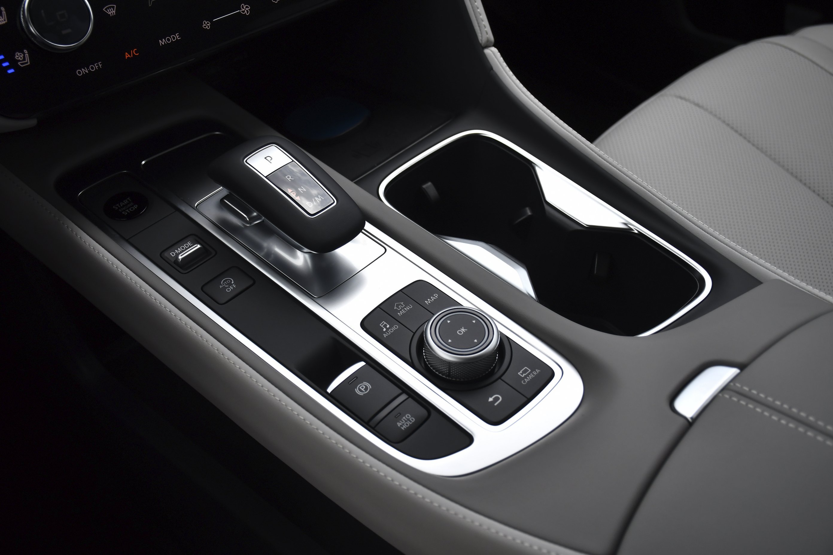 New 2027 RADIANT WHITE INFINITI Luxe FWD image 12