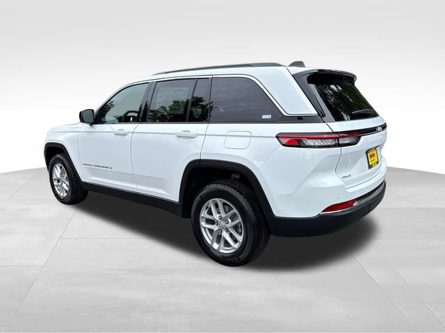 New 2026 Bright White Clear-Coat Exterior Paint Jeep Laredo image 5