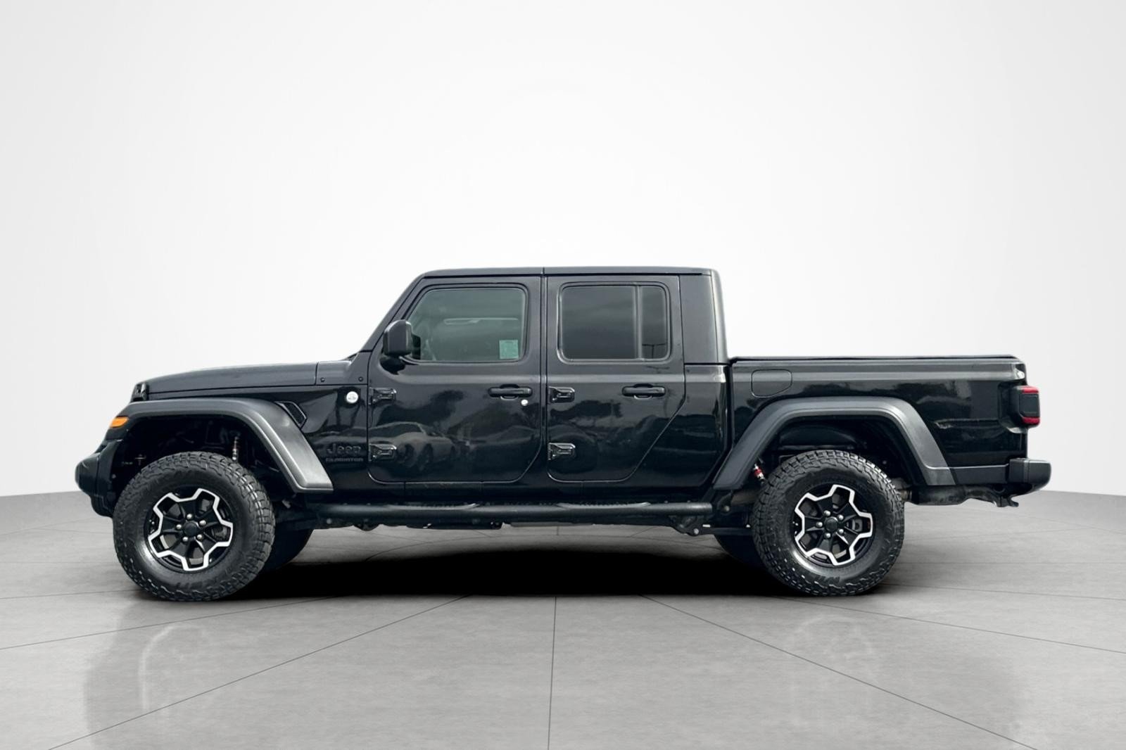 Used 2020 BLACK Jeep Sport S image 2