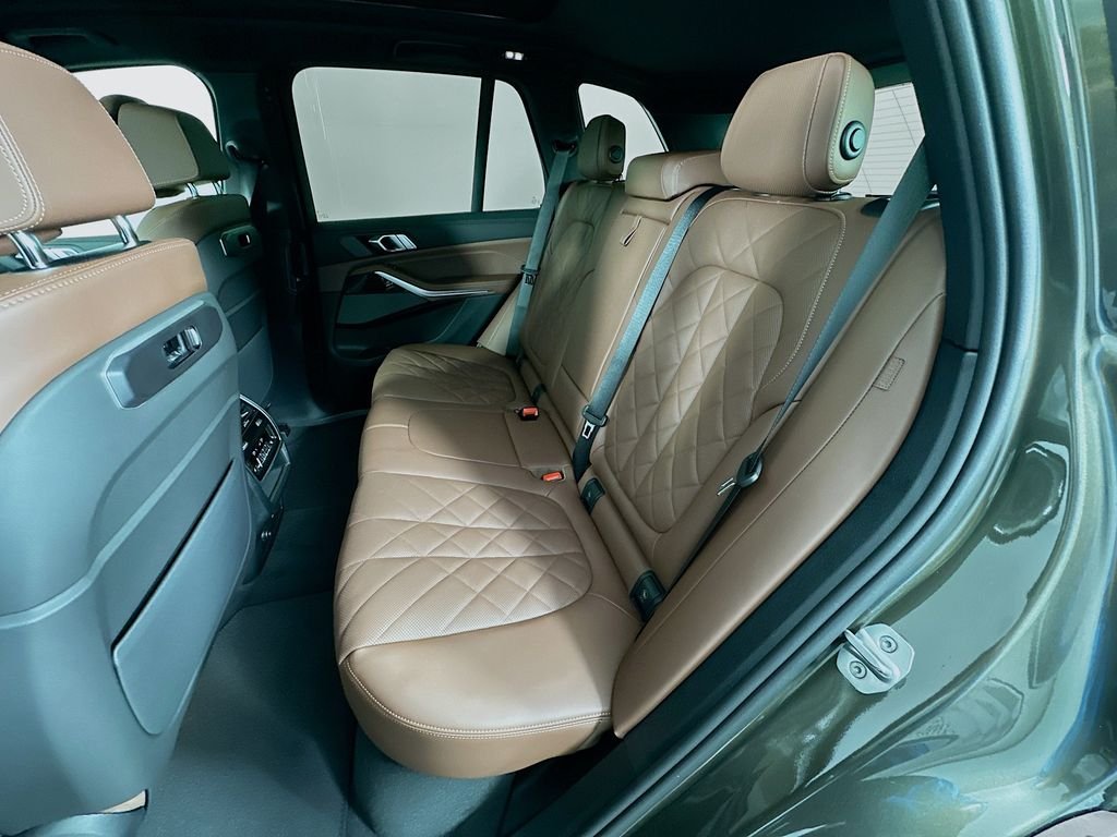 New 2026 Manhattan Green Metallic BMW xDrive40i image 17