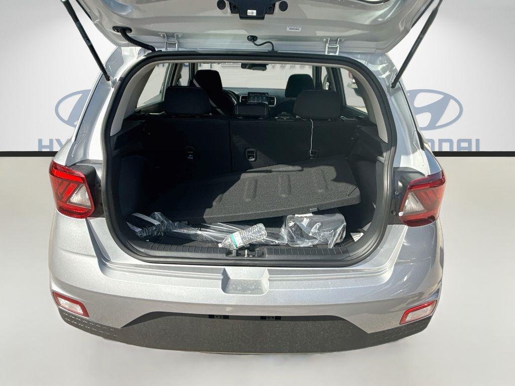 New 2026 Shimmering Silver Hyundai SEL image 18