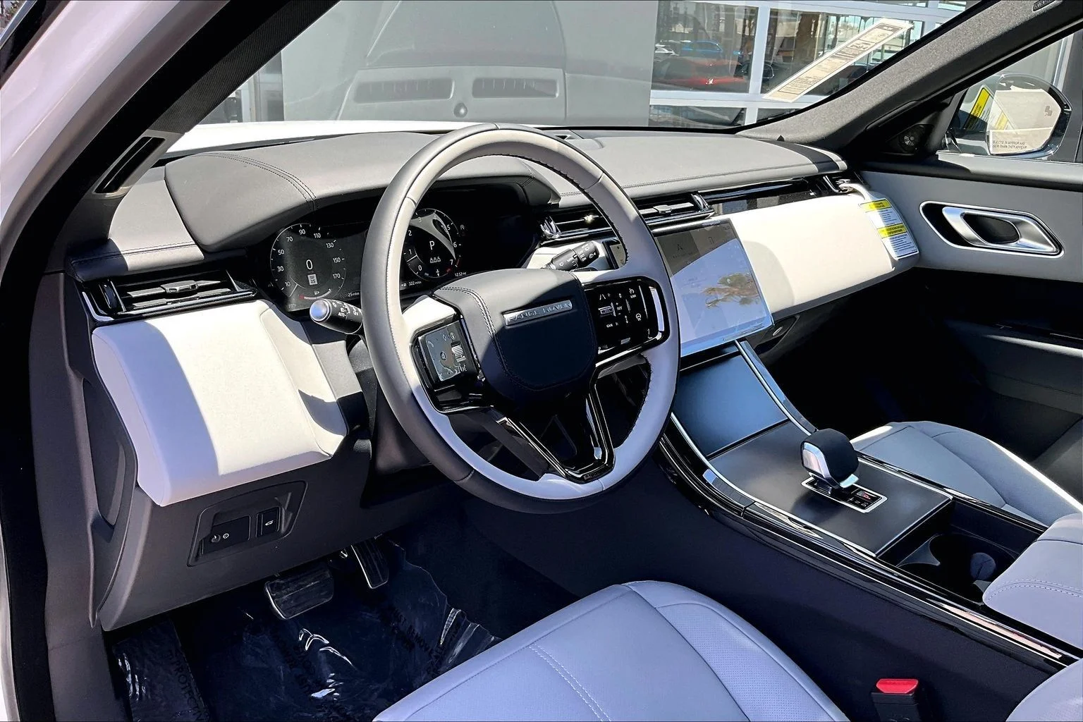 New 2026 Fuji White Land Rover Dynamic SE image 6