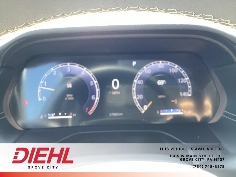 Used 2023  Jeep Overland image 23