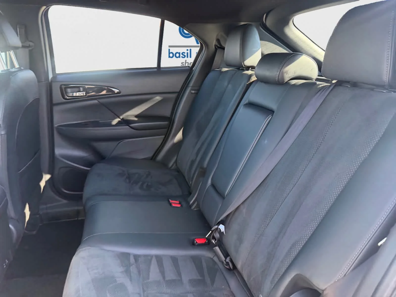 Used 2025 White Diamond Mitsubishi Black Edition image 18