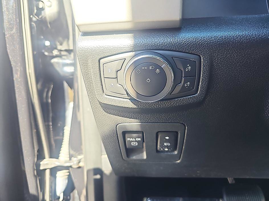 Used 2020 Agate Black Metallic Ford LARIAT image 13