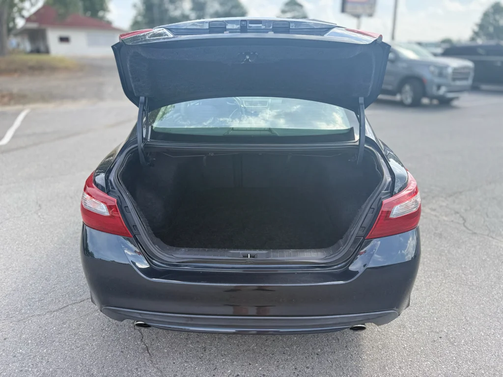 Used 2018 Storm Blue Nissan 2.5 SV image 19