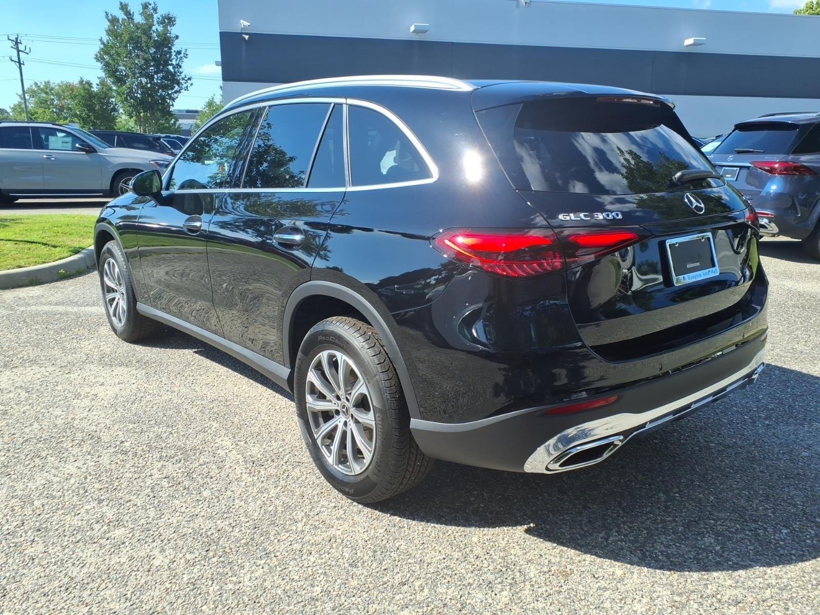 New 2026 BLACK Mercedes-Benz GLC 300 image 8