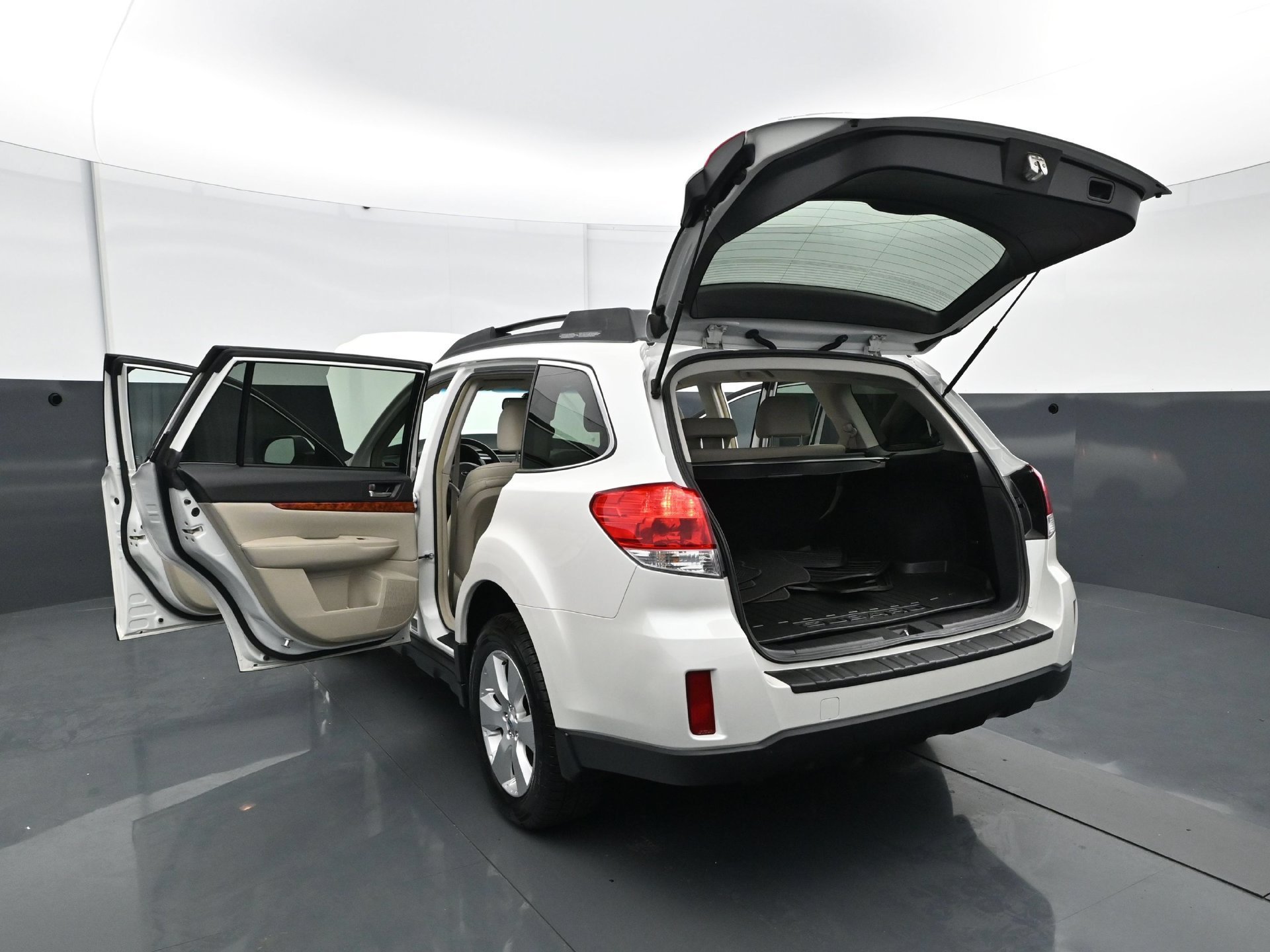 Used 2012 Satin White Pearl Subaru 2.5i image 32