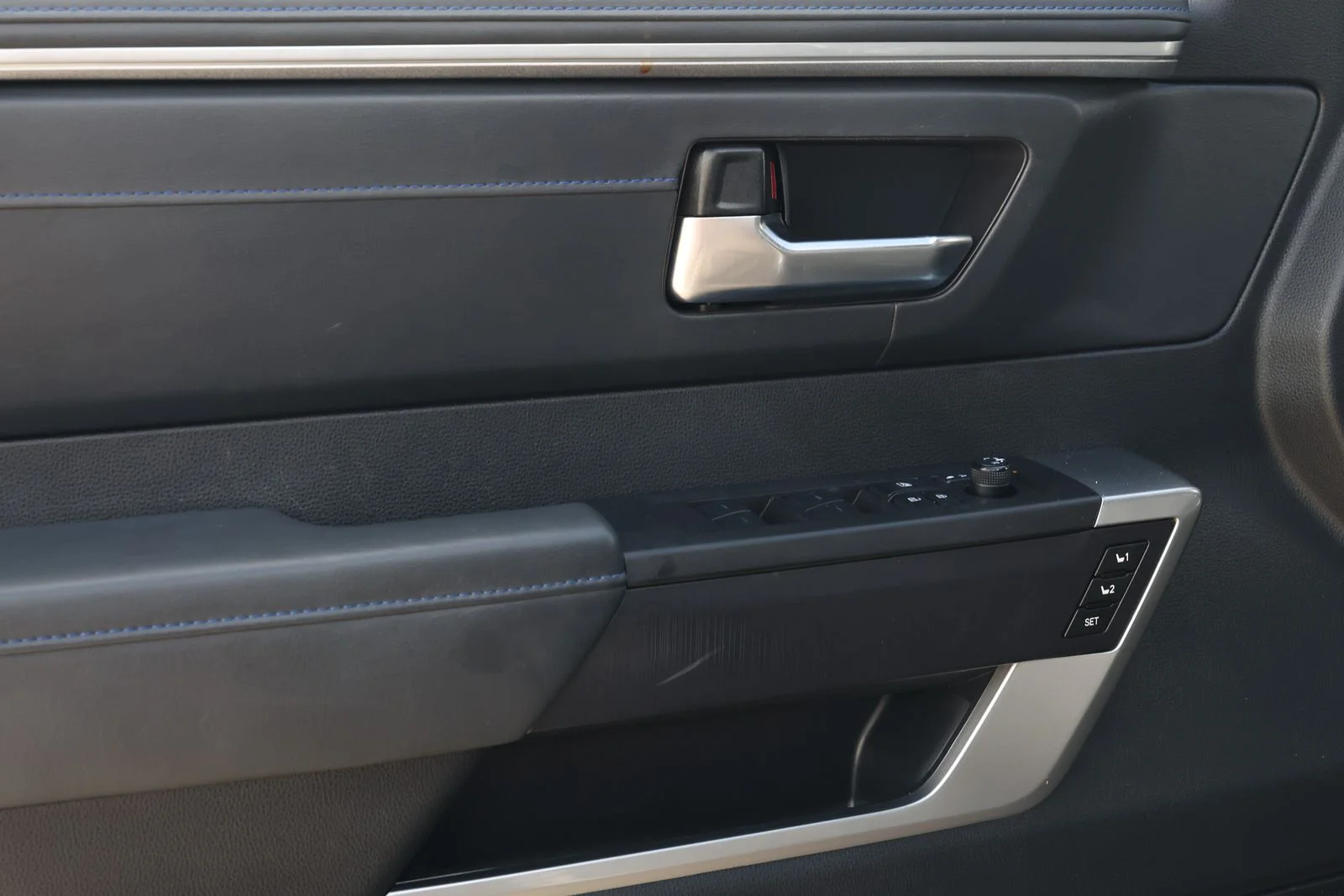 Used 2023  Toyota Platinum image 30