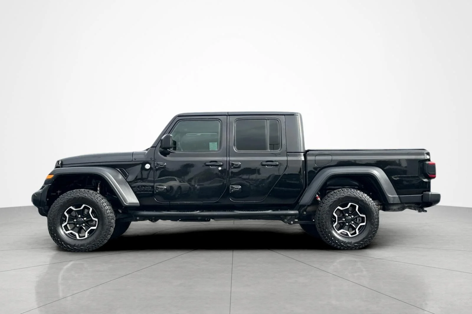 Used 2020 BLACK Jeep Sport S image 2