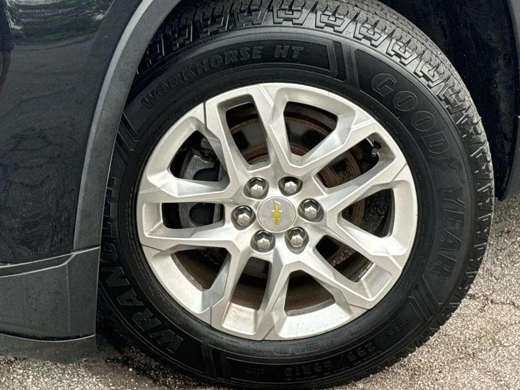 Used 2018 Black Chevrolet LS image 10
