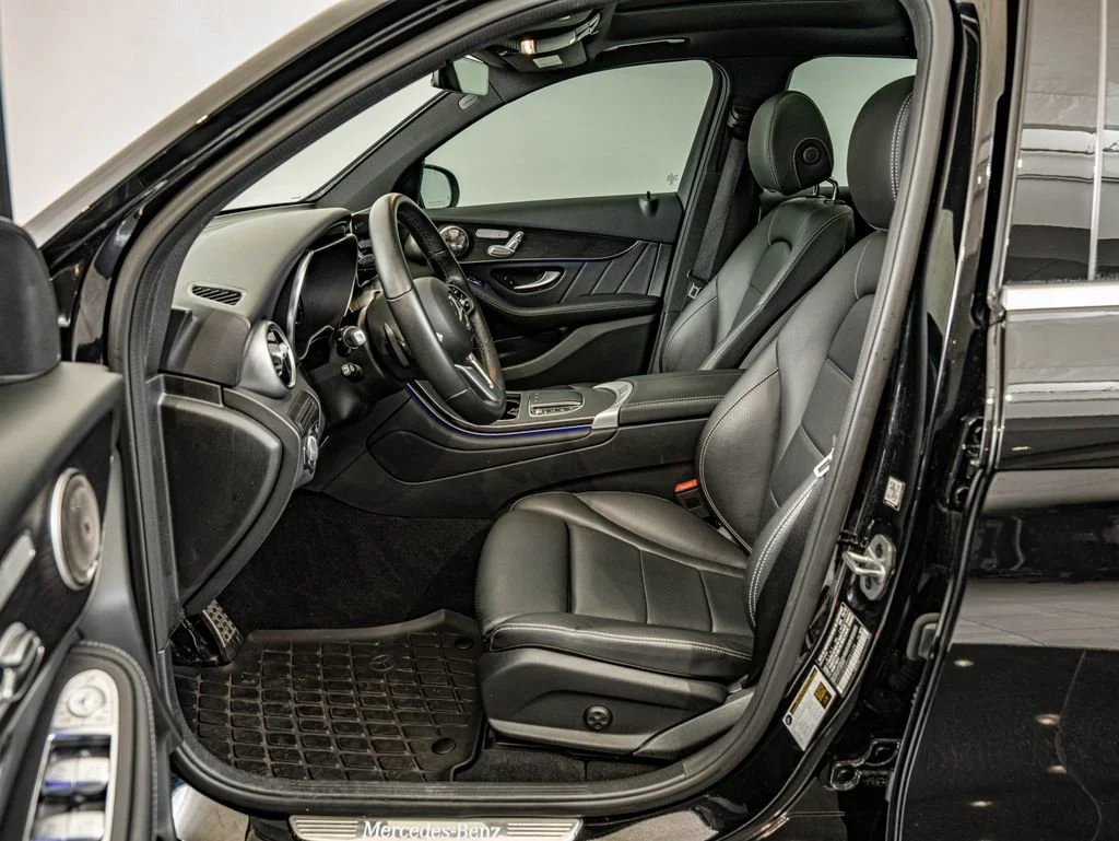 Used 2022 Black Mercedes-Benz GLC 300 image 29