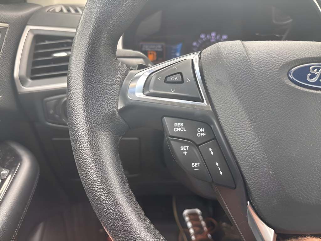 Used 2018 Silver Ford SEL image 33