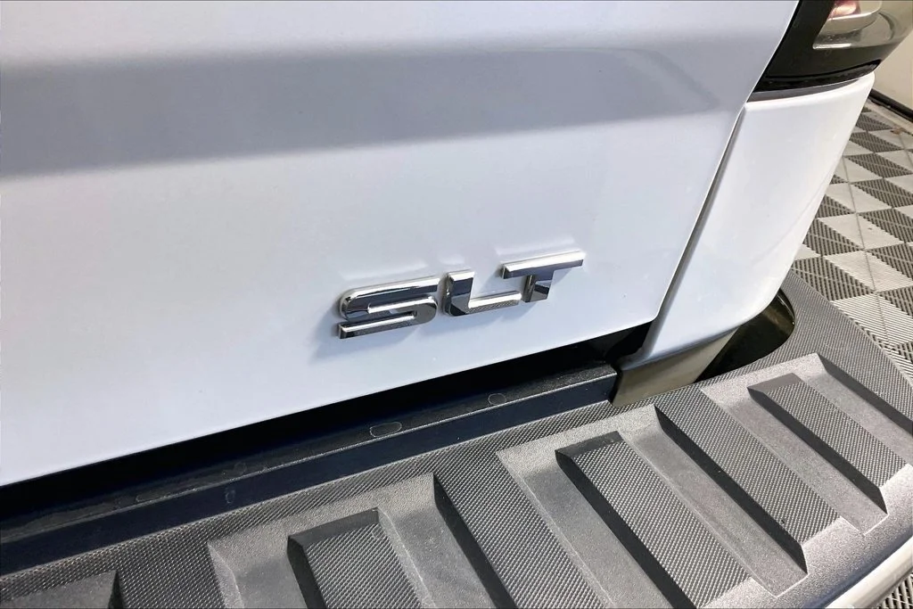 Certified Used 2018 White GMC SLT image 22