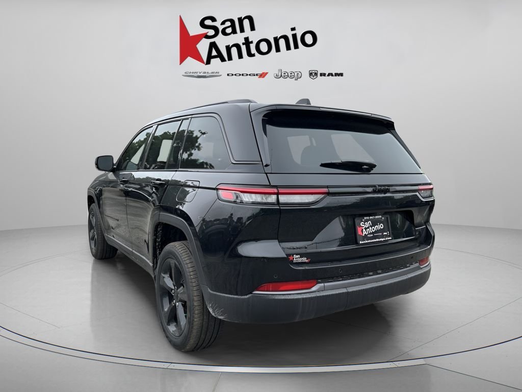 New 2026 Diamond Black Crystal Pearlcoat Jeep Limited image 11