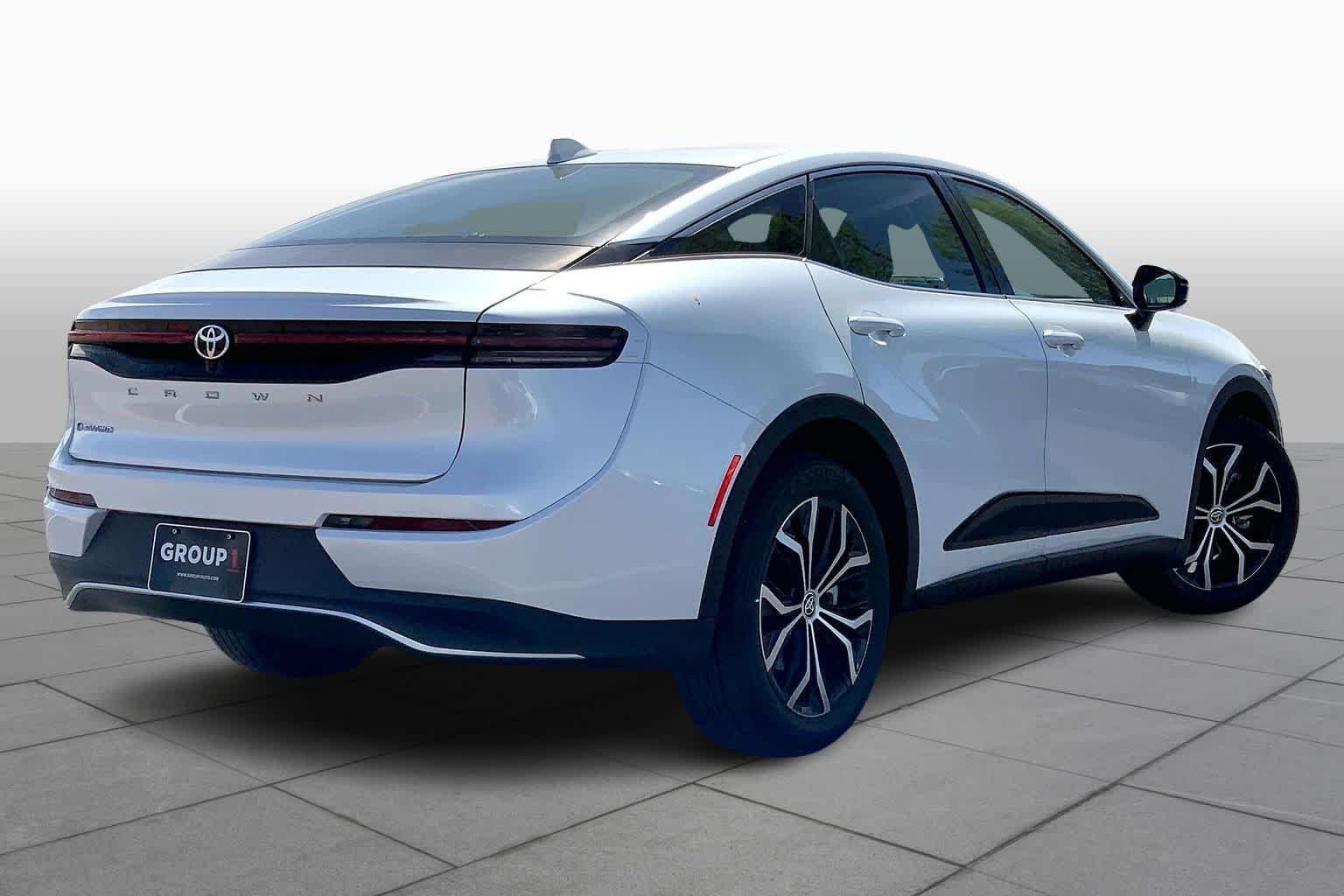 2026 Toyota Crown XLE - Photo 13