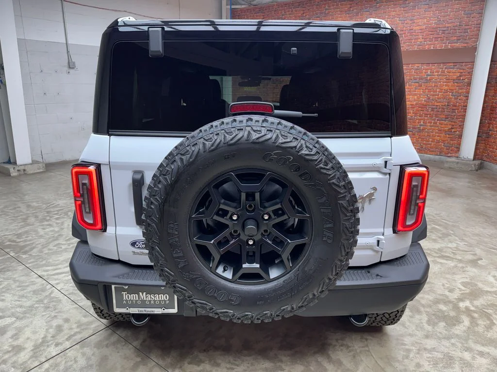New 2026 Oxford White Ford Badlands® image 4