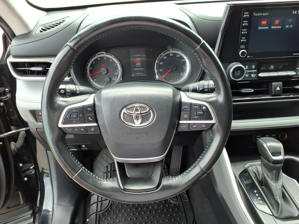 Used 2022 Midnight Black Metallic Toyota LE image 22