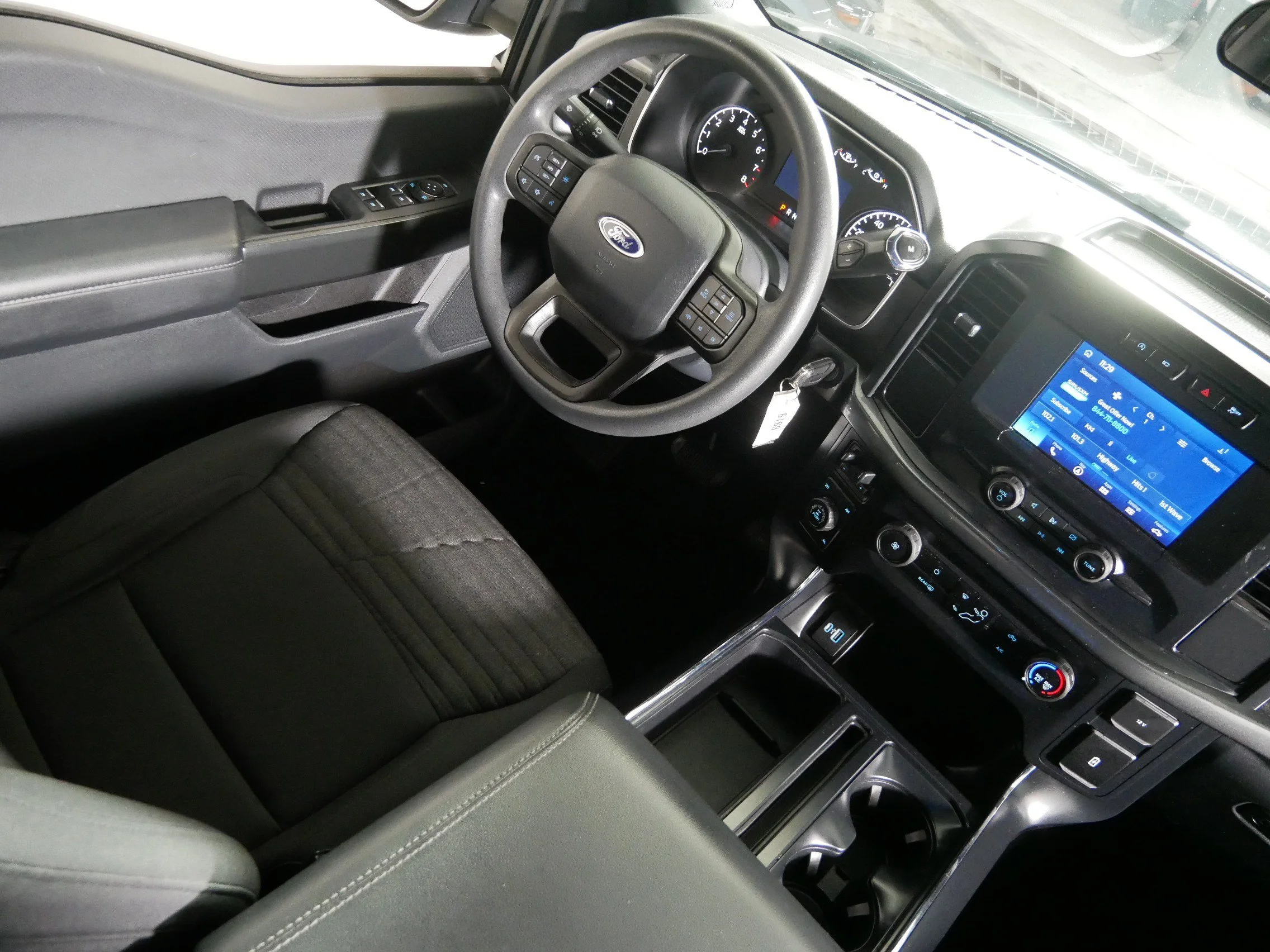 Used 2023 Agate Black Metallic Ford XLT image 9