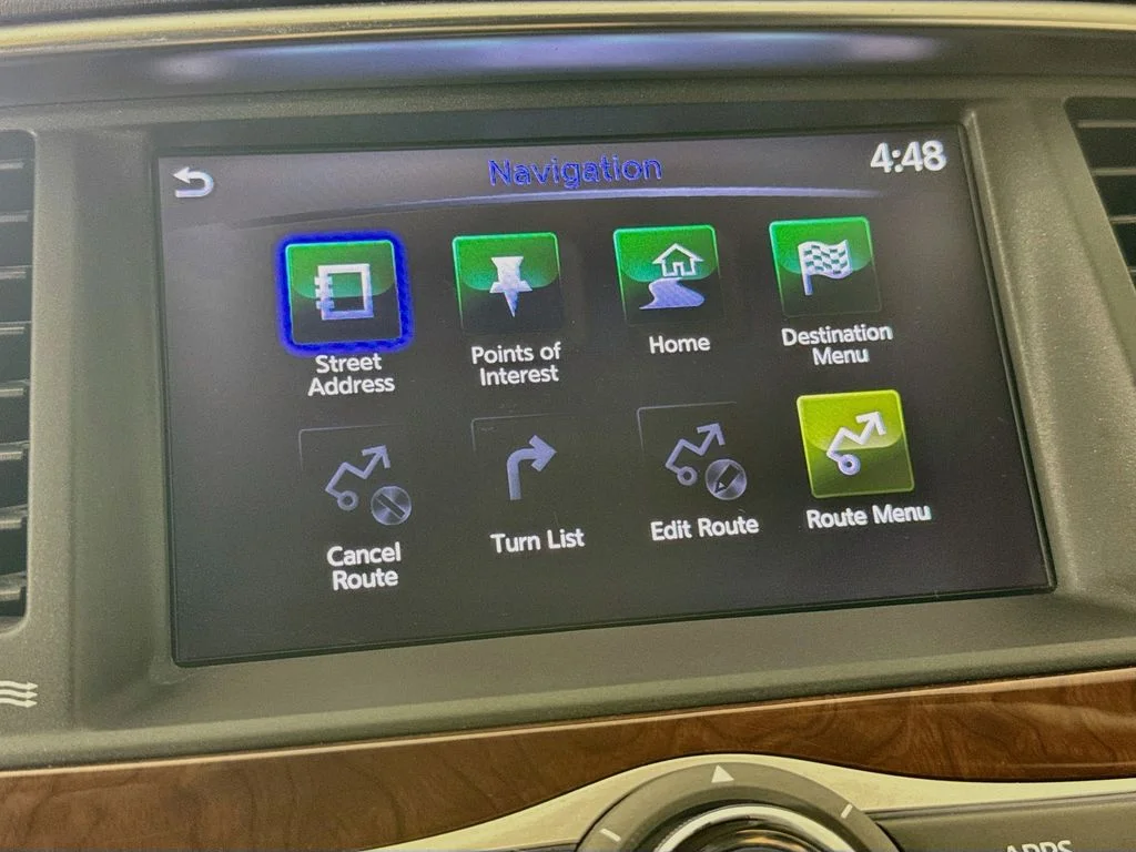 Used 2018 White INFINITI  image 16