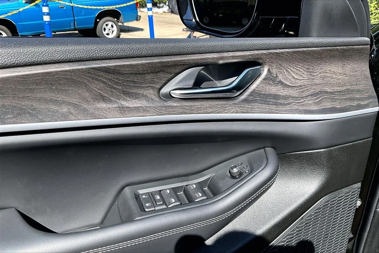 New 2027 High-Gloss Black Paint Jeep Laredo Altitude image 26
