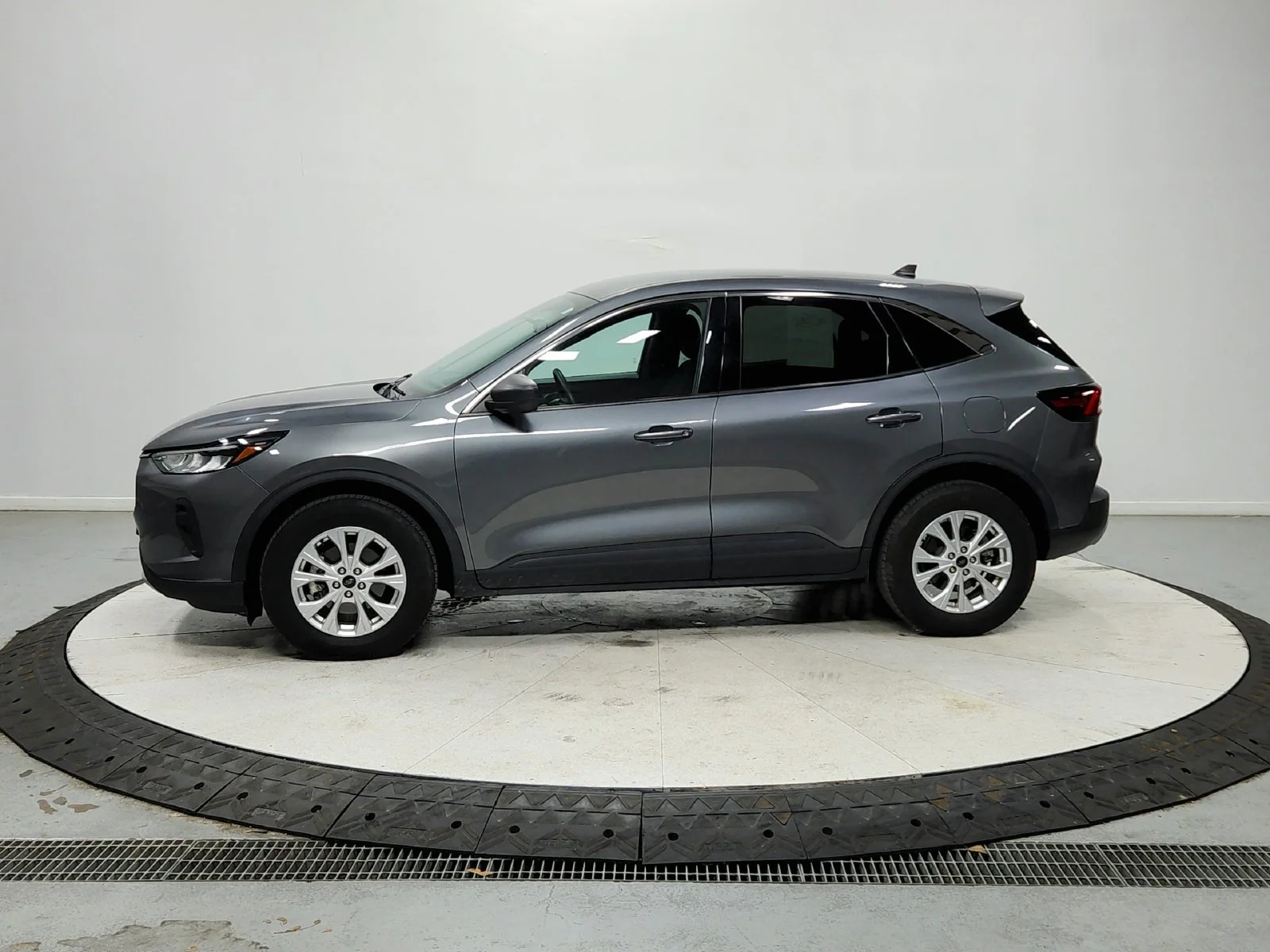 Used 2024 Gray Ford Active image 5