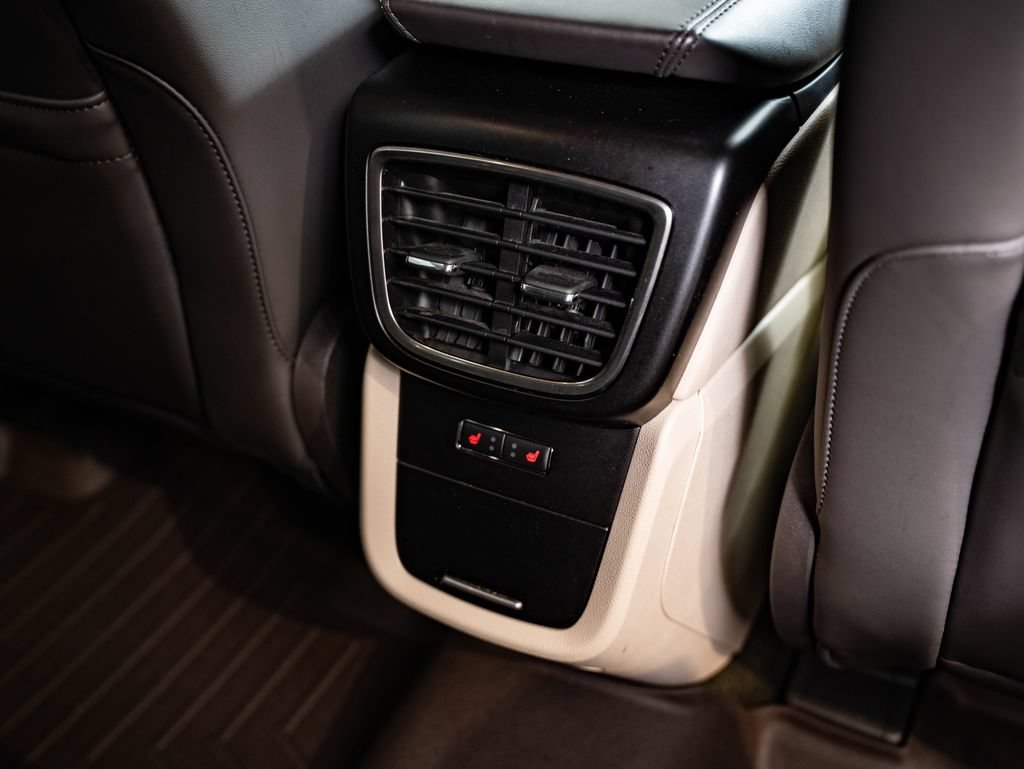 Used 2020 Pristine White Lincoln Reserve image 37