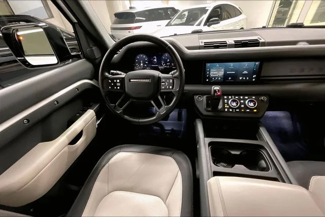 Certified Used 2024 White Land Rover X-Dynamic SE image 4