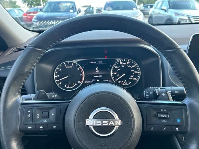 Used 2022 Gold Nissan SL image 27