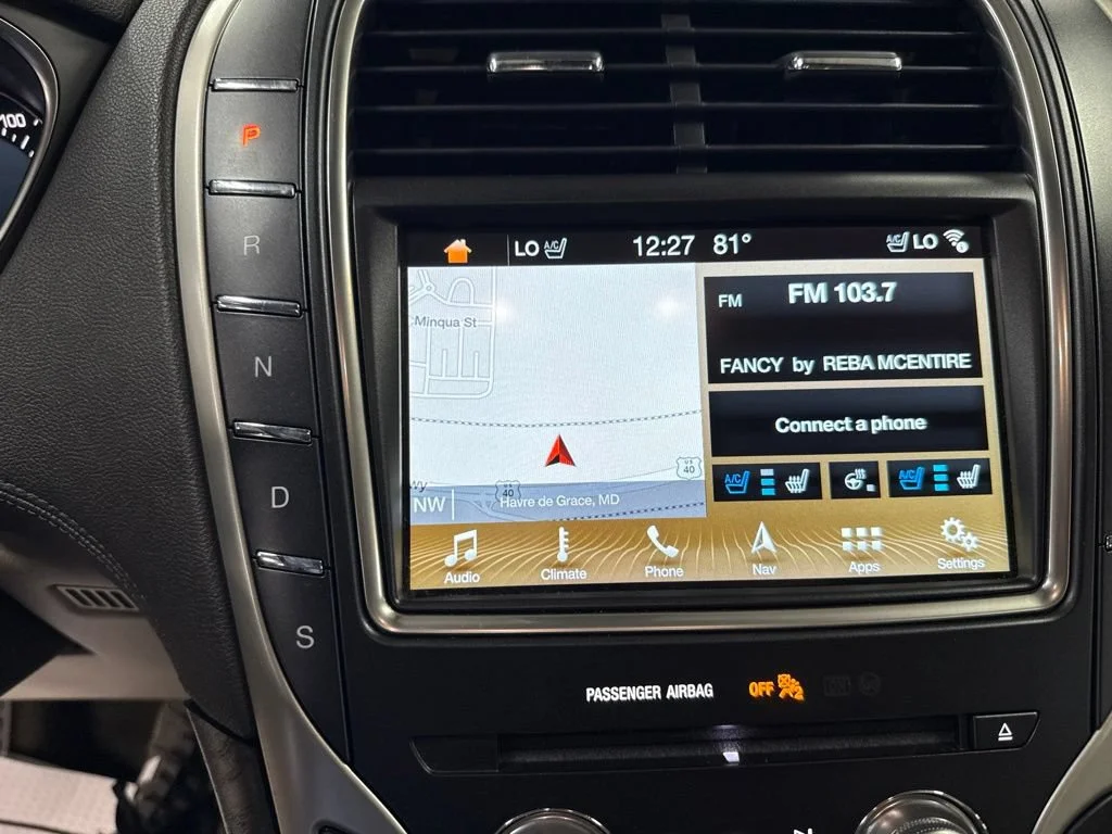 Used 2017 Blue Lincoln Reserve image 20