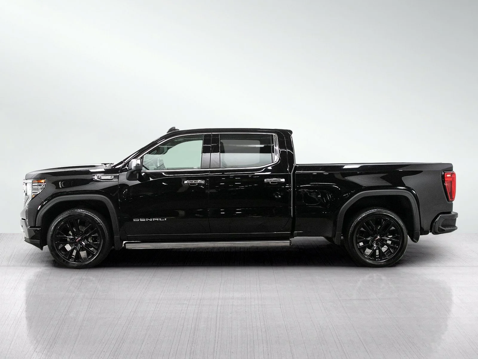 Used 2024 GMC Sierra 1500 Denali with VIN 1GTUUGE88RZ139508 for sale in Roseville, Minnesota