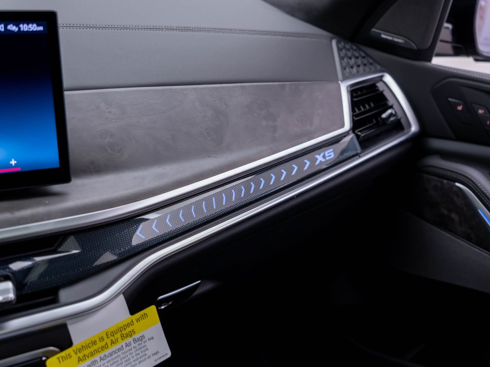 New 2026 Dravit Grey Metallic BMW xDrive50e image 31