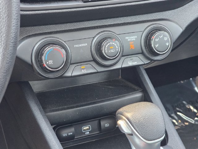 Used 2024 Snow White Pearl Kia LXS image 28