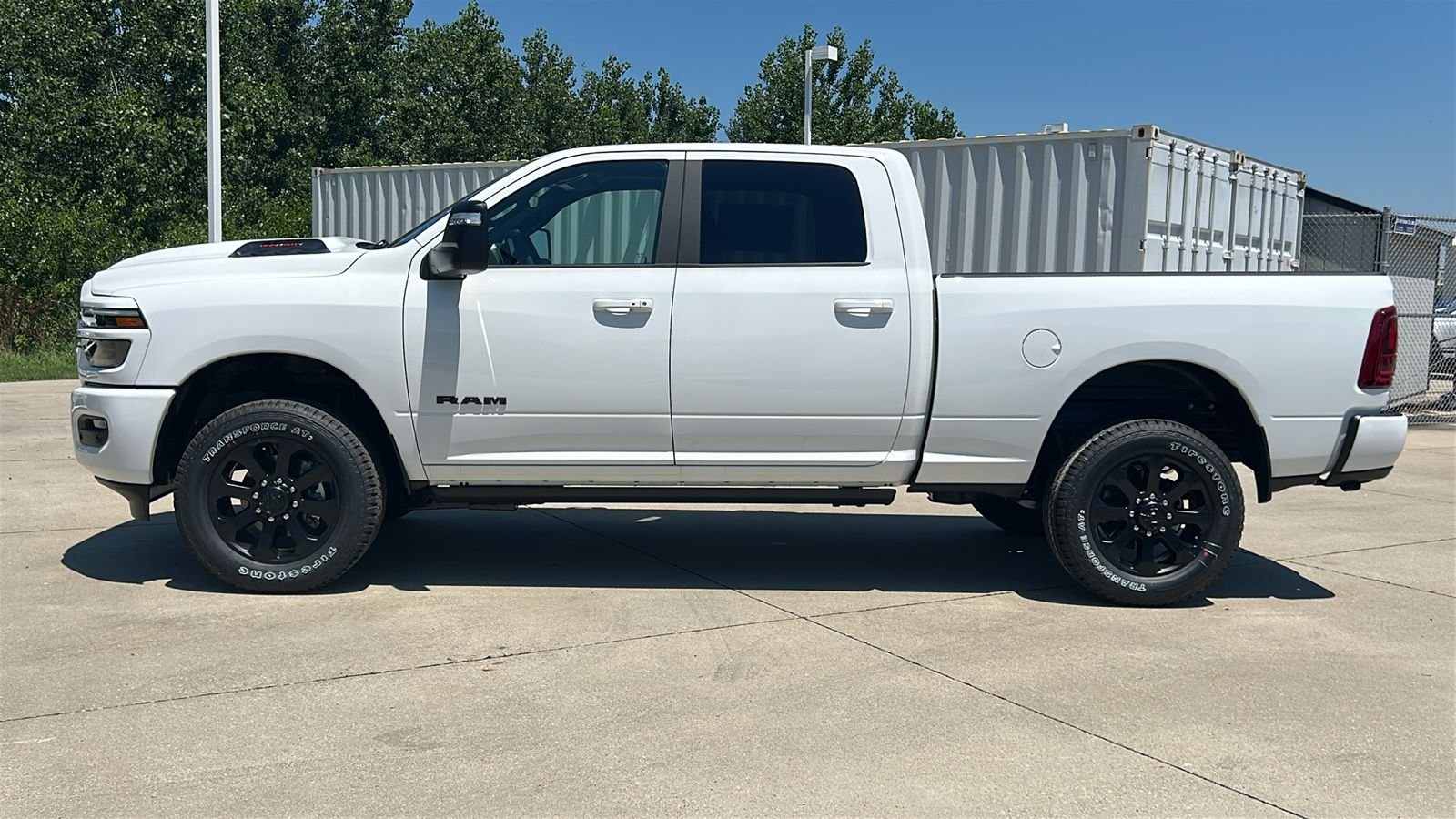 New 2026 Bright White Clear-Coat Exterior Paint RAM Laramie image 7